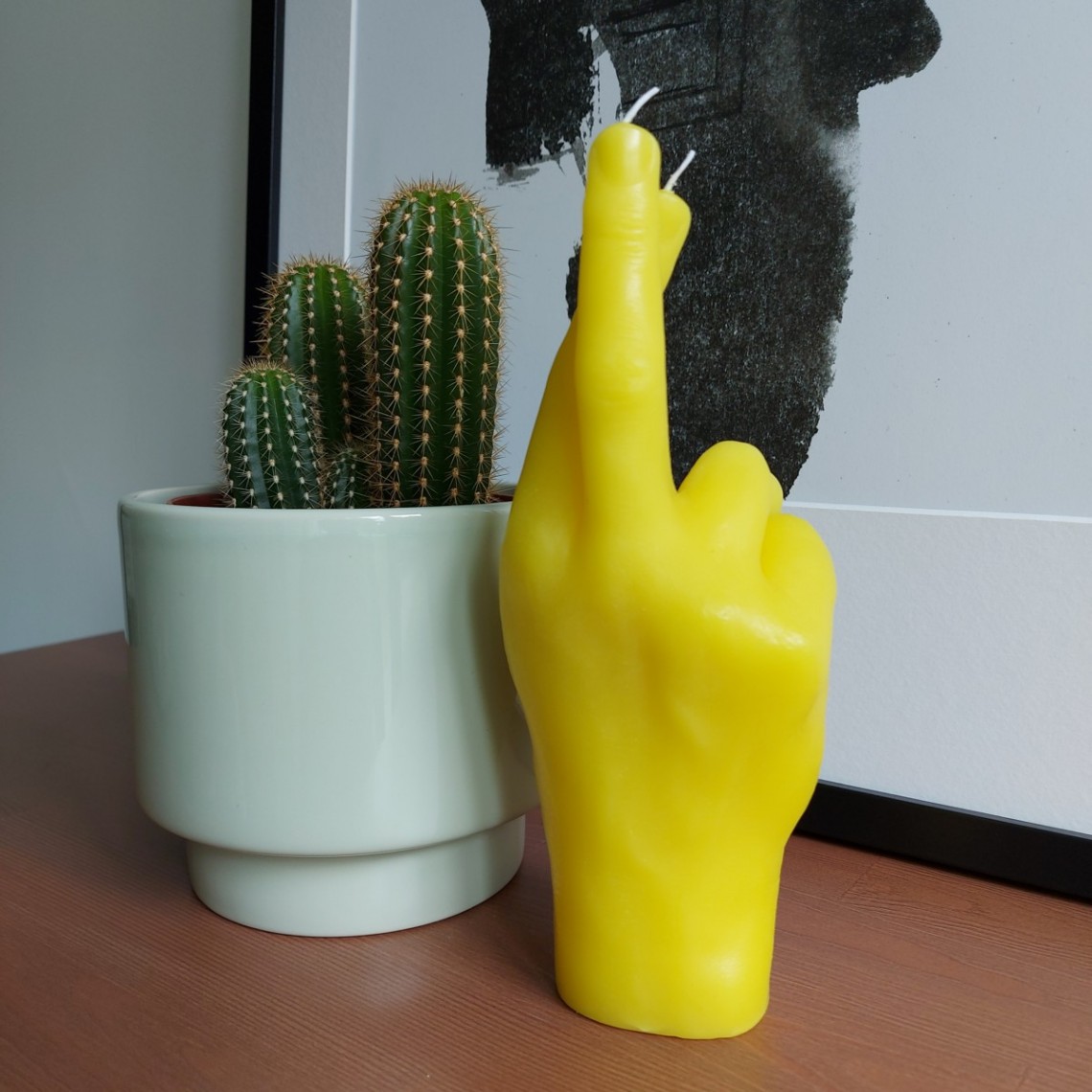 Žvakė - Hand Gesture Candles CROSSED FINGERS Yellow